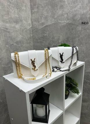 Белая сумка-мини кросс-боди клатч на цепочке