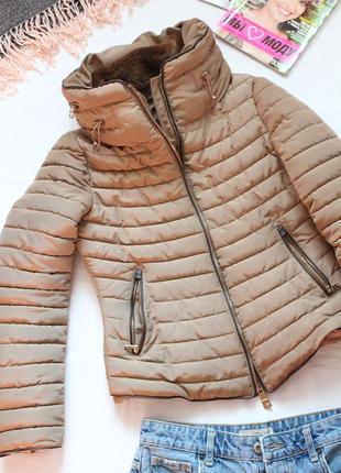 Бежево золотистая теплая куртка зара 36 размер с zara