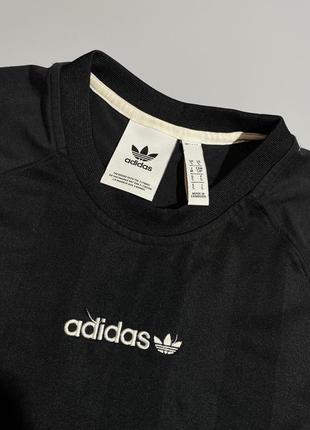 Футболка adidas з лампасами7 фото