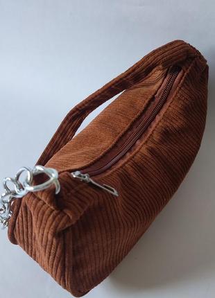 Вельветова коричнева сумочка з ланцюжком9 фото