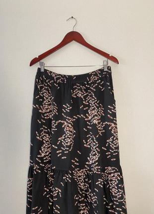 Длинная юбка, с оборкой, с карманами, push, на резинке, серого цвета, натуральная, 100% вискоза,4 фото