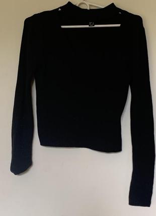 Теплый свитер с чокером