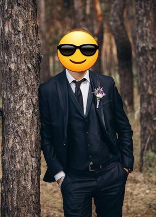Продам мужской свадебный/выпускной костюм тройка
