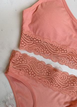 Бавовяний базовий комплект нижньої білизни топ та трусики сліпи