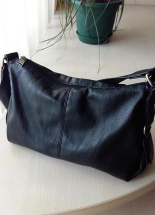 Ежедневная удобная сумка,среднего размера,фирмы esprit,черного цвета.1 фото