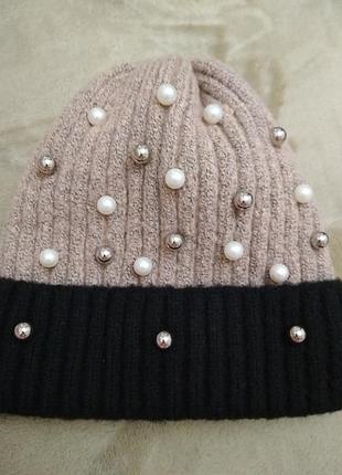 Теплая  зимняя шапка.турция.с жемчугом,стразами. утепленная.