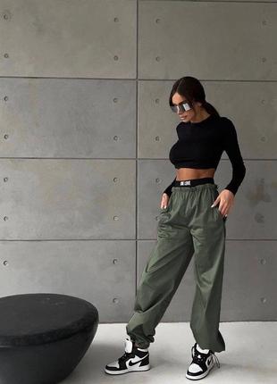 Жіночі штани карго з плащівки + топ з довгим рукавом в подарунок🎁5 фото