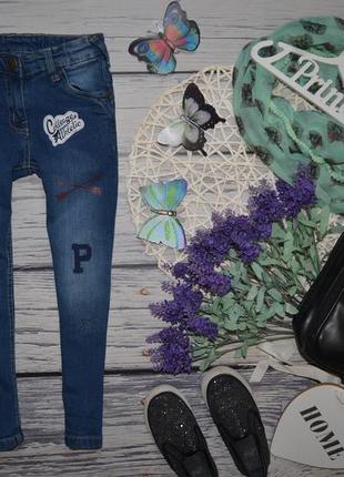 5 років 110 см гарні фірмові штани джинси скіні узкачи з патчами нашивками