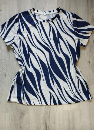 Стильна футболка оверсайз