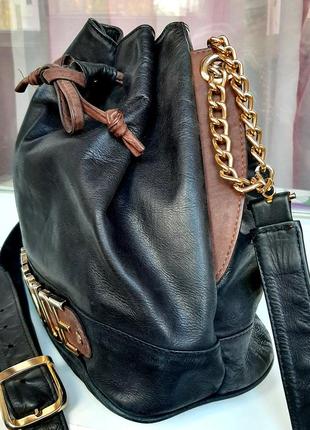 Стильная кожаная сумка-мешок versace(vintage)4 фото