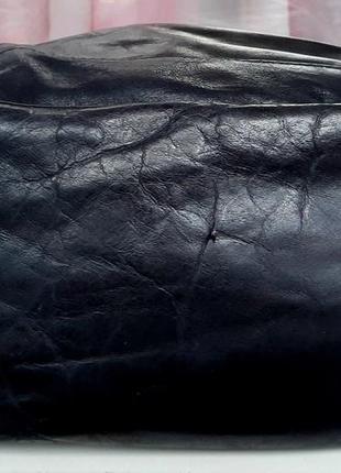 Стильная кожаная сумка-мешок versace(vintage)8 фото