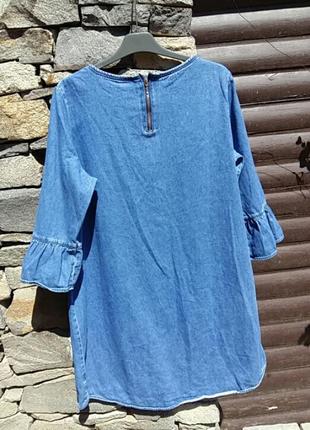 Джинсовое крутое платье от известного бренда.