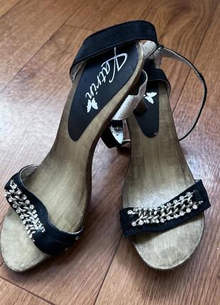 Стильні,босоніжки-калатушки 38р