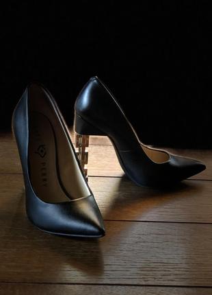 Туфли кожаные черные - лодочки на каблуке8 фото