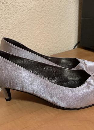 Туфлі , мешти , лодочки