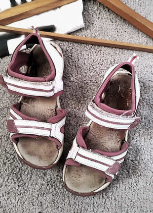 Шкіряні сандалі