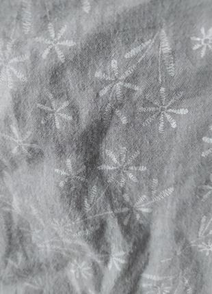 Нежная серая легкая блуза принт " имитация вышитых цветов' батал натуральная ткань4 фото