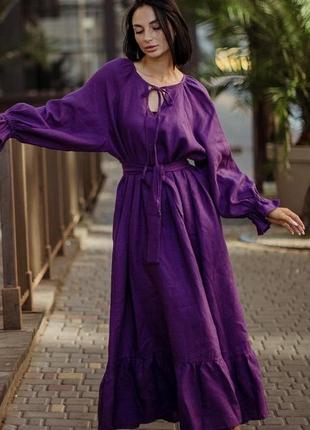 Фиолетовое платье макси с поясом и рукавами-фонариками в стиле бохо из натурального льна