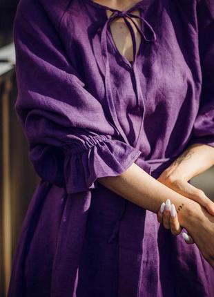 Фиолетовое платье макси с поясом и рукавами-фонариками в стиле бохо из натурального льна7 фото