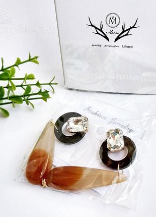 Великі акрилові сережки в коробочці3 фото