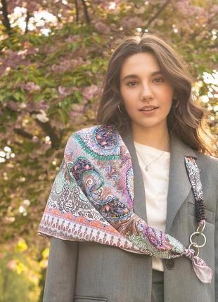Дизайнерский платок  ,, персиковый уикенд   ,, от бренда my scarf, подарок женщине, украшен натуральным камнем