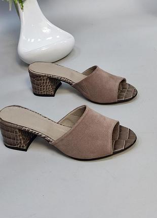 Бежеві шльопанці на каблуку шкіра з тисненням + замша