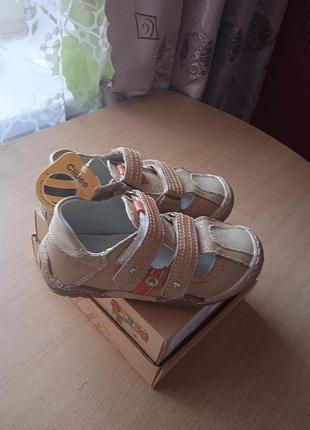 Босоножки кожаные на мальчика, новые, 29размер.