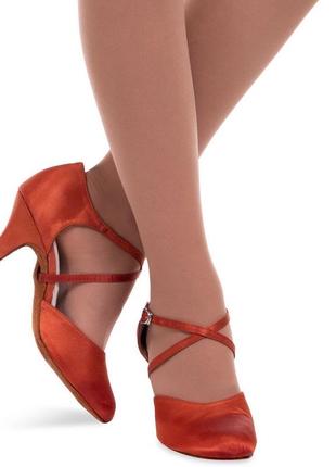 Взуття для бальних танців жіноче латина із закритим носком
