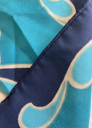 Синий платок с принтом8 фото
