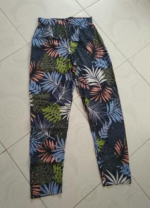 Летние легкие вискозные брюки в принт пальмы3 фото
