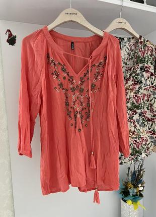 Нарядная блузка с вышивкой cherokee