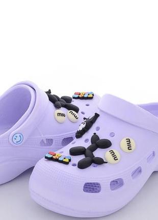 Сиреневые кроксы