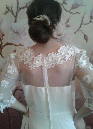 Свадебное платье с кружевом и стразами7 фото