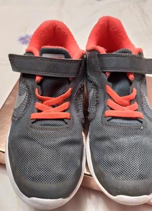 Отличные кроссовки nike revolution 3 2