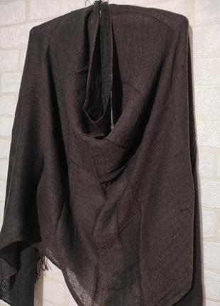 Стильный, широкий шарф, палантин с кистями, темно - коричневого цвета3 фото