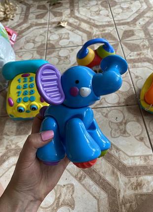 Слоник трещалка від fisher price