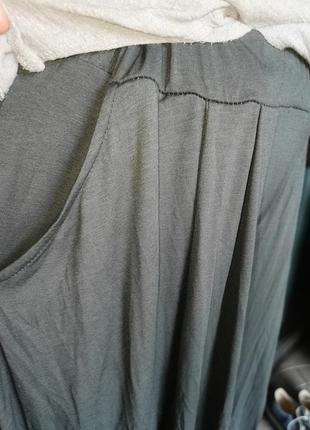 Трикотажные асимметричные шаровары на резинке штаны брюки в бохо стиле studio из вискозы6 фото