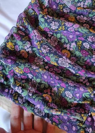 Юбка мини женская цветная в цветочный принт присборенная по фигуре3 фото
