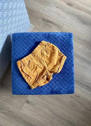 Шорты с небольшим дефектом