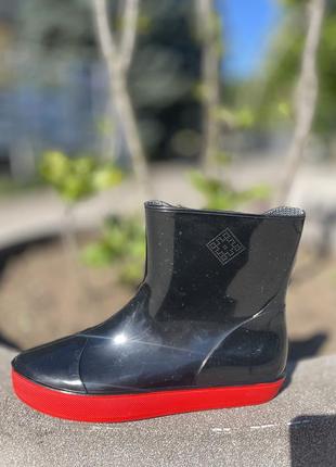 Напівчоботи гумові чоботи жіночі чорні з кольоровою підошвою2 фото