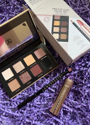 Новинка! люксовый набор для макияжа anastasia beverly hills mini soft glam deluxe trio. палетка+карандаш+помада