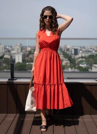 Червона сукня з v-подібними вирізами