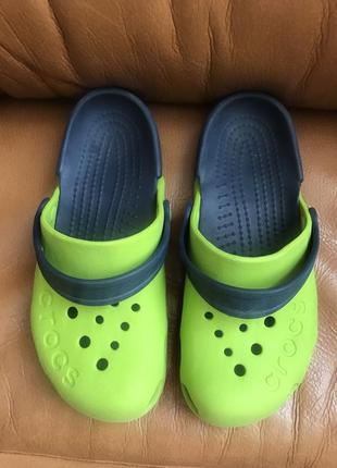 Різновікові тапочки crocs