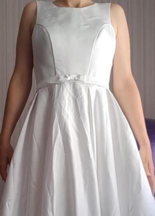 Платье белое, размер м