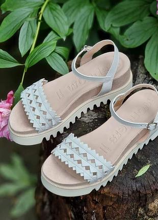Кожаные светлые босоножки на платформе wonders 40 размер