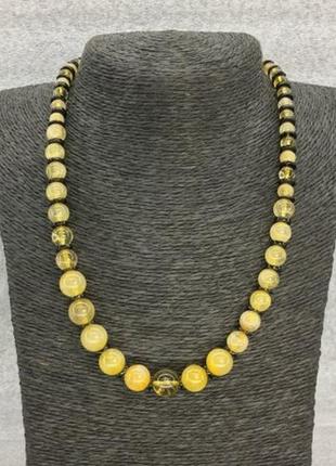 Ожерелье натуральный камень кварц-волосатик и черная шпинель d-6-10мм l-47-52см цвет фурнитуры золото