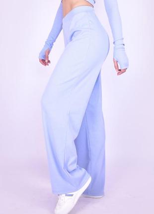 Жіночі спортивні штани-палаццо кліш від стегна із трикотажу рубчик, блакитні
