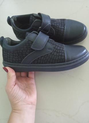 Шкільні туфлі на хлопчика