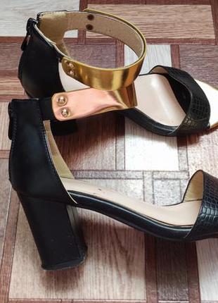 Босоніжки37