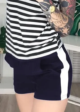Короткие шорты с карманами